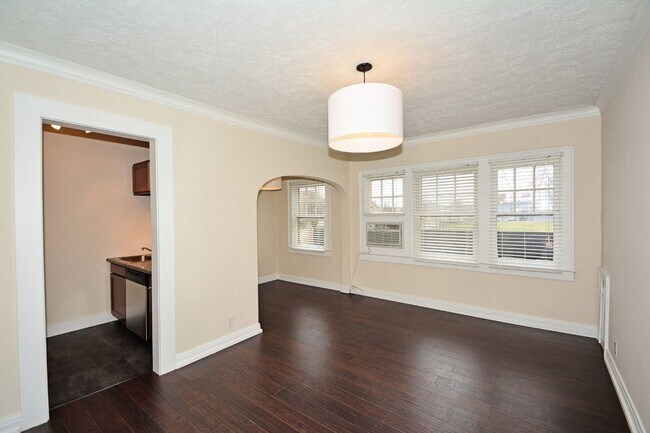 Building Photo - 1711 College Dr