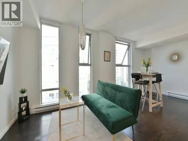 Photo principale - 999 Seymour St