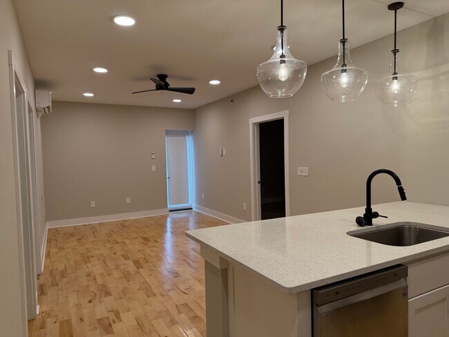 Building Photo - 620 Cumberland St