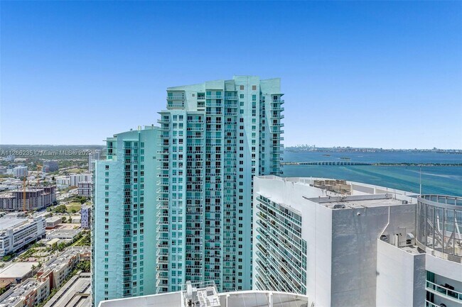 Foto del edificio - 488 NE 18th St
