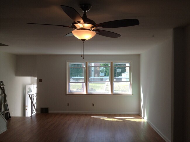 Foto del edificio - 3633 E Crown Ave