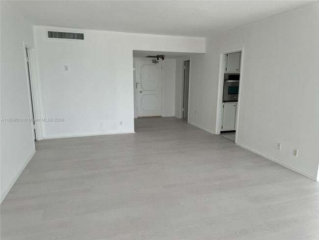 Foto del edificio - 900 Bay Dr