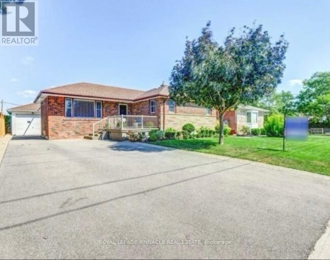 Building Photo - 205 Southview Crescent