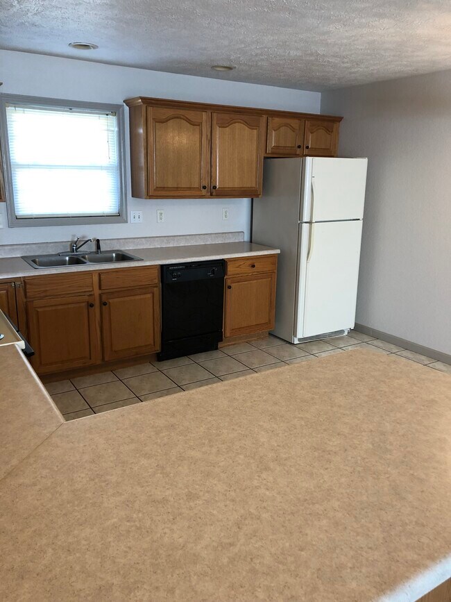 Building Photo - 115 Lou Ann Dr