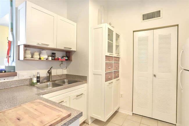 Foto del edificio - 321 Villa Cir