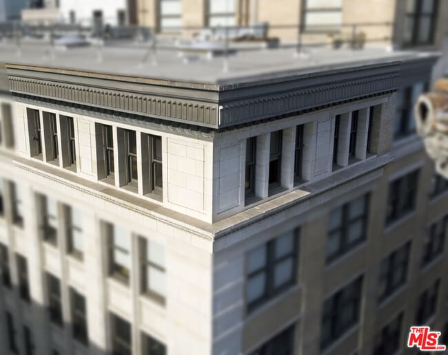 Building Photo - 460 S Spring St