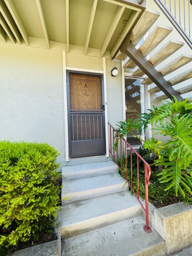 Building Photo - 2 bedroom downstairs unit with covered par...