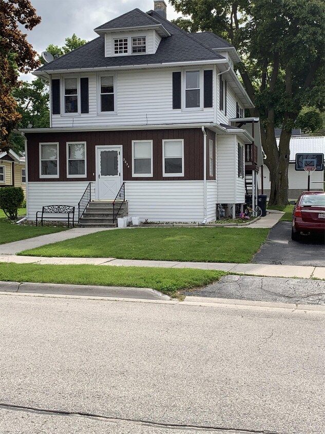 Primary Photo - Spacious 2 Bedroom-Heat Inc