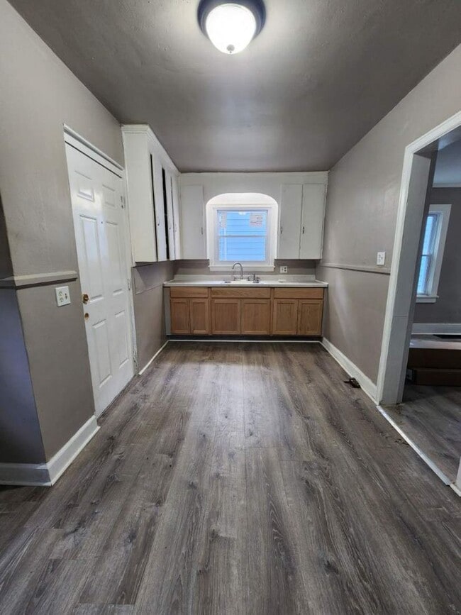 Building Photo - Three Bedroom Single Family Home!