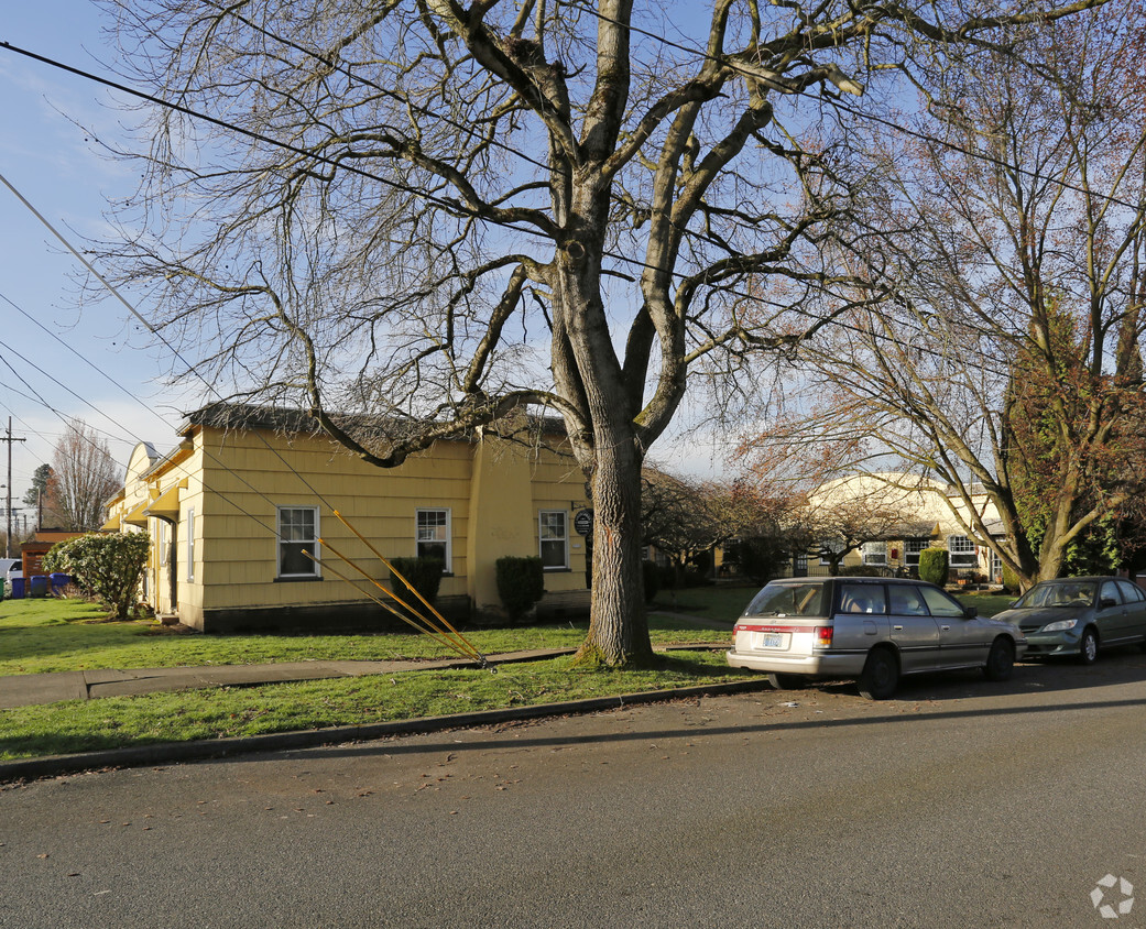 Primary Photo - Green Gables Apartment