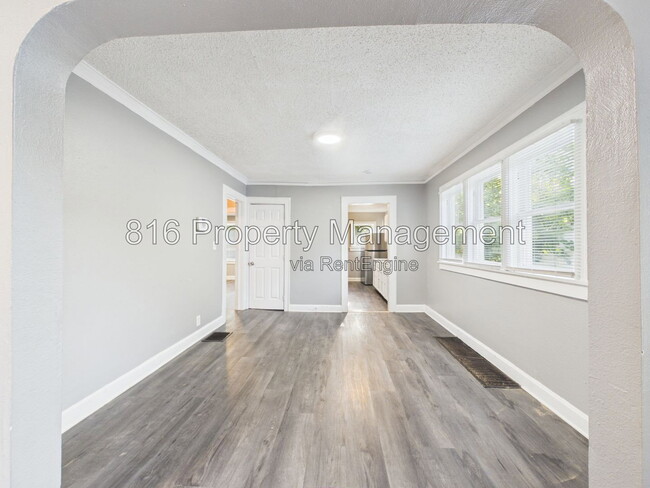 Building Photo - 6808 S Benton Ave