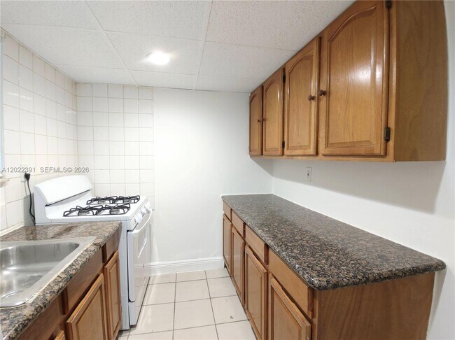 Foto del edificio - 1265 W 24th St