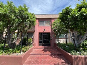 Building Photo - 5400 Newcastle Ave