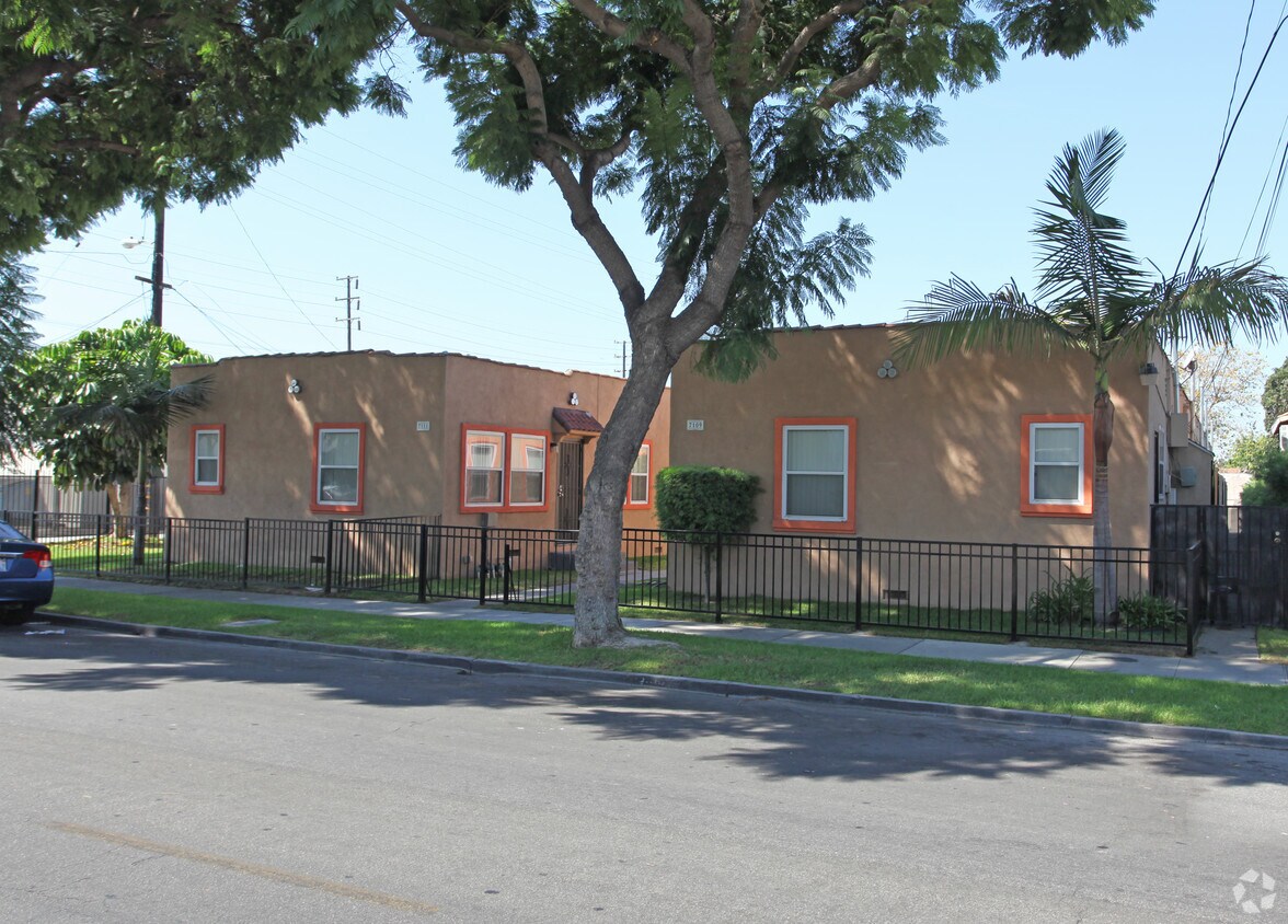 Foto del edificio - 7109 Corona Ave