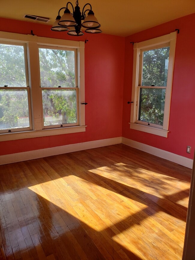 Building Photo - 505 Walter St SE