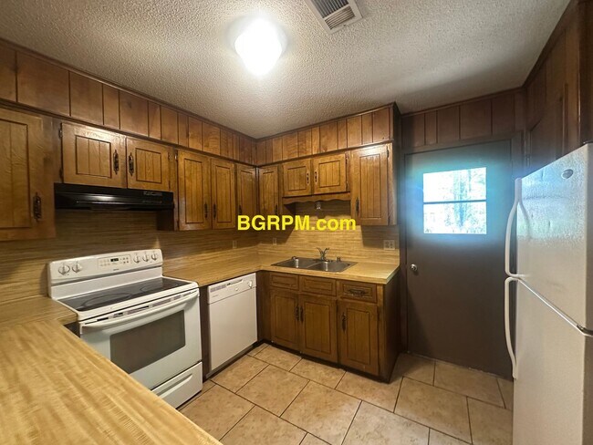 Foto del edificio - 1515 Pine Dr