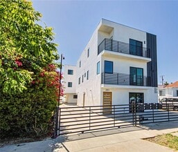 Building Photo - 2851 S Victoria Ave