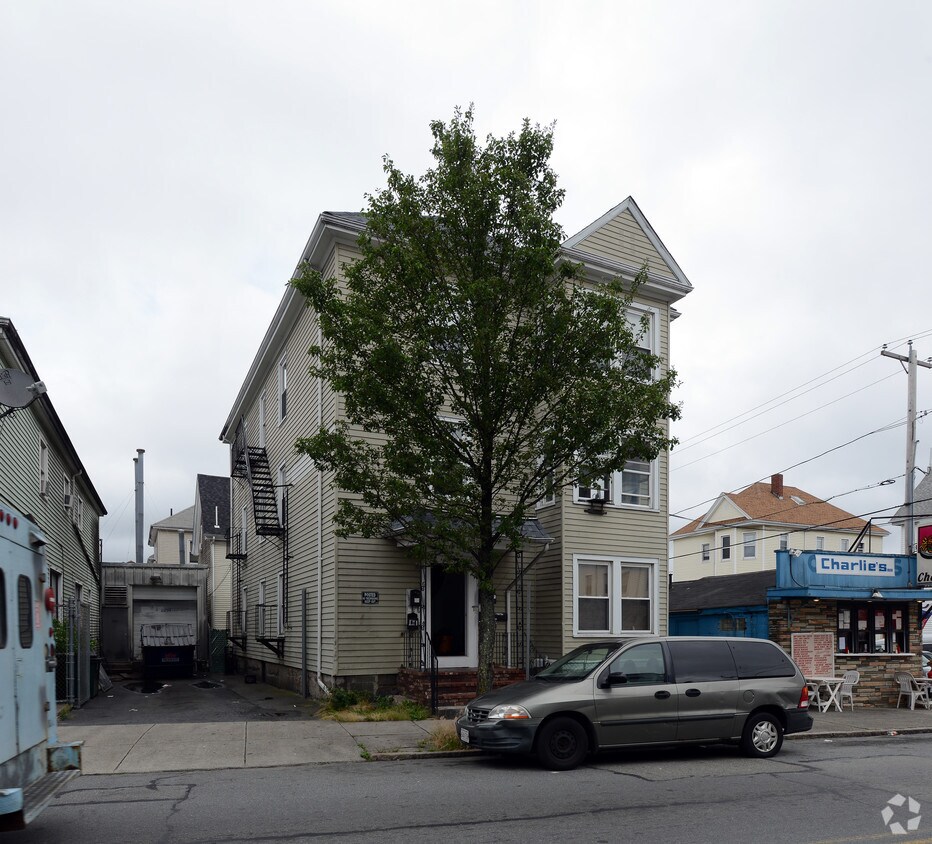 Building Photo - 1650 Acushnet Ave