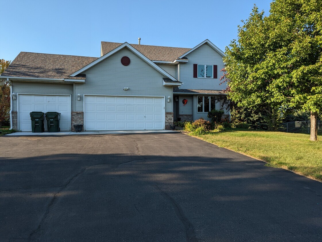 3927 Cardinal Ct, Rosemount, MN 55068 House Rental in Rosemount, MN