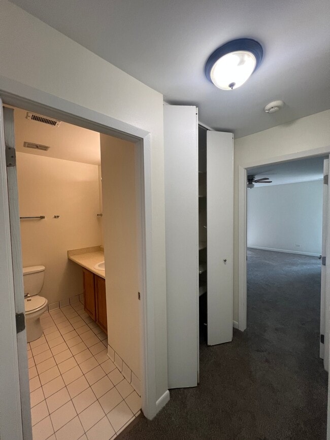 Building Photo - 5550 Abbey Dr