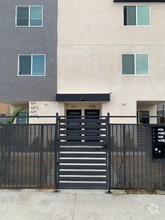 Building Photo - 633.5 Normandie Ave