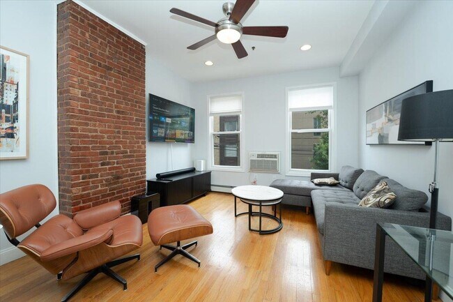 Foto del edificio - 322 Madison St