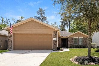 Building Photo - 814 Lightningbug Ln Building Photo - 814 Lightningbug Ln