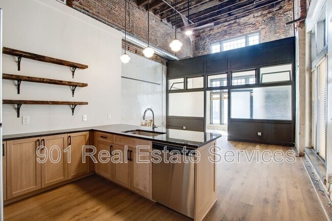 Building Photo - 124 Monroe Ave