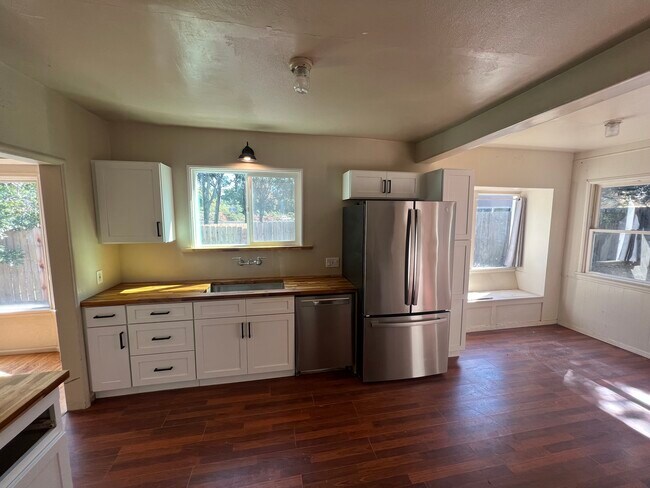 Foto del edificio - 567 Hathway Ave