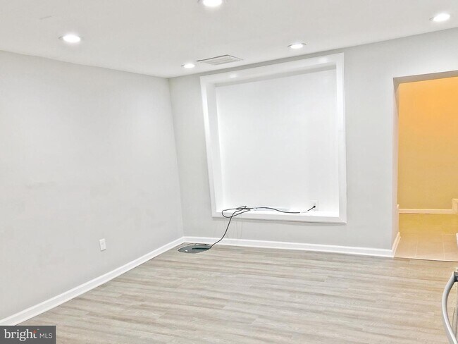 Building Photo - 48 E Reed Ave