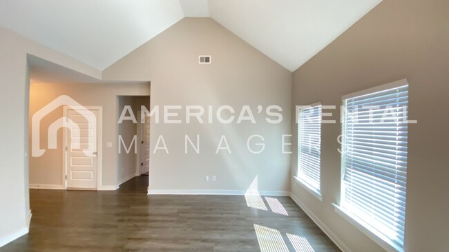 Building Photo - Home for Rent in Clanton, AL! AVAILABLE NO...