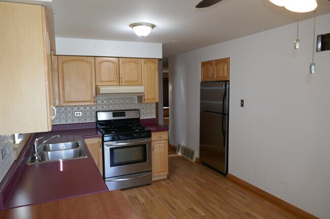 Building Photo - 5245 S Nordica Ave