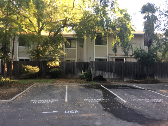 Foto del edificio - 2300 Sycamore Ln