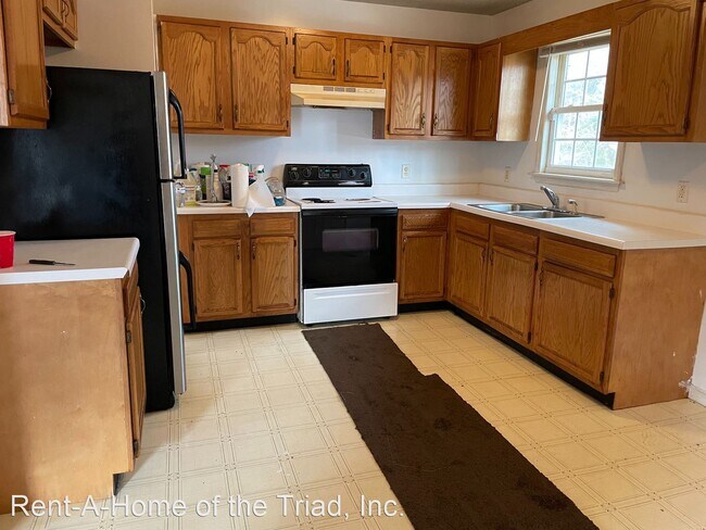 Building Photo - 3 br, 2 bath House - 4802 Shady Pine Drive