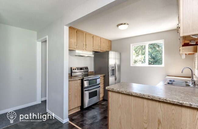 Building Photo - 1435 S 129th St