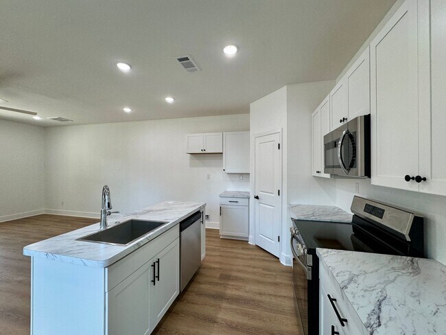 Foto del edificio - New Duplex For Lease | Accepting Section 8