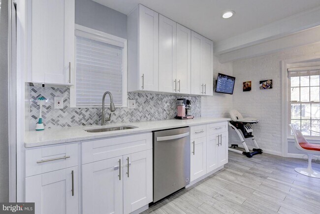 Foto del edificio - 9512 Kingsley Ave