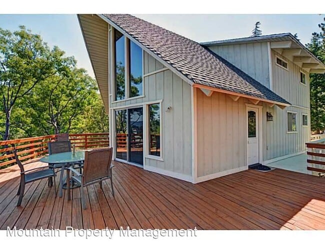 Building Photo - 3 br, 2.5 bath House - 1090 Nadelhorn