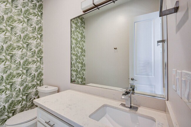 Building Photo - Luxury 4-Bedroom Home with Spacious Design...