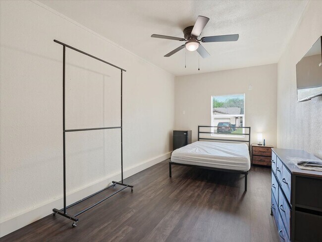 Foto del edificio - 5614 Christie Ln