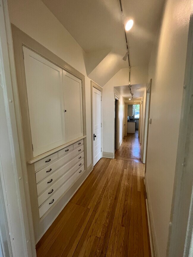 Foto del edificio - 2408 East Park Place, Unit 2410
