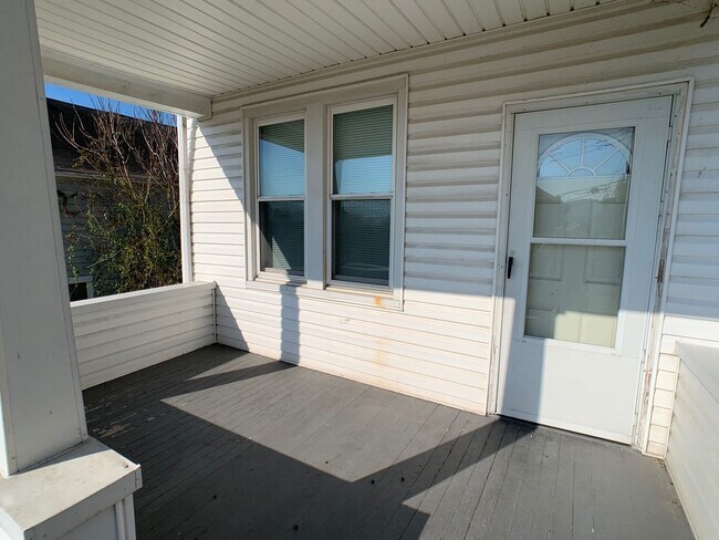 Building Photo - 407 25th St