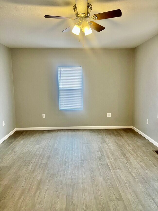 Building Photo - 2210 Salu St