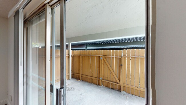 Building Photo - 18181 Happy Ln