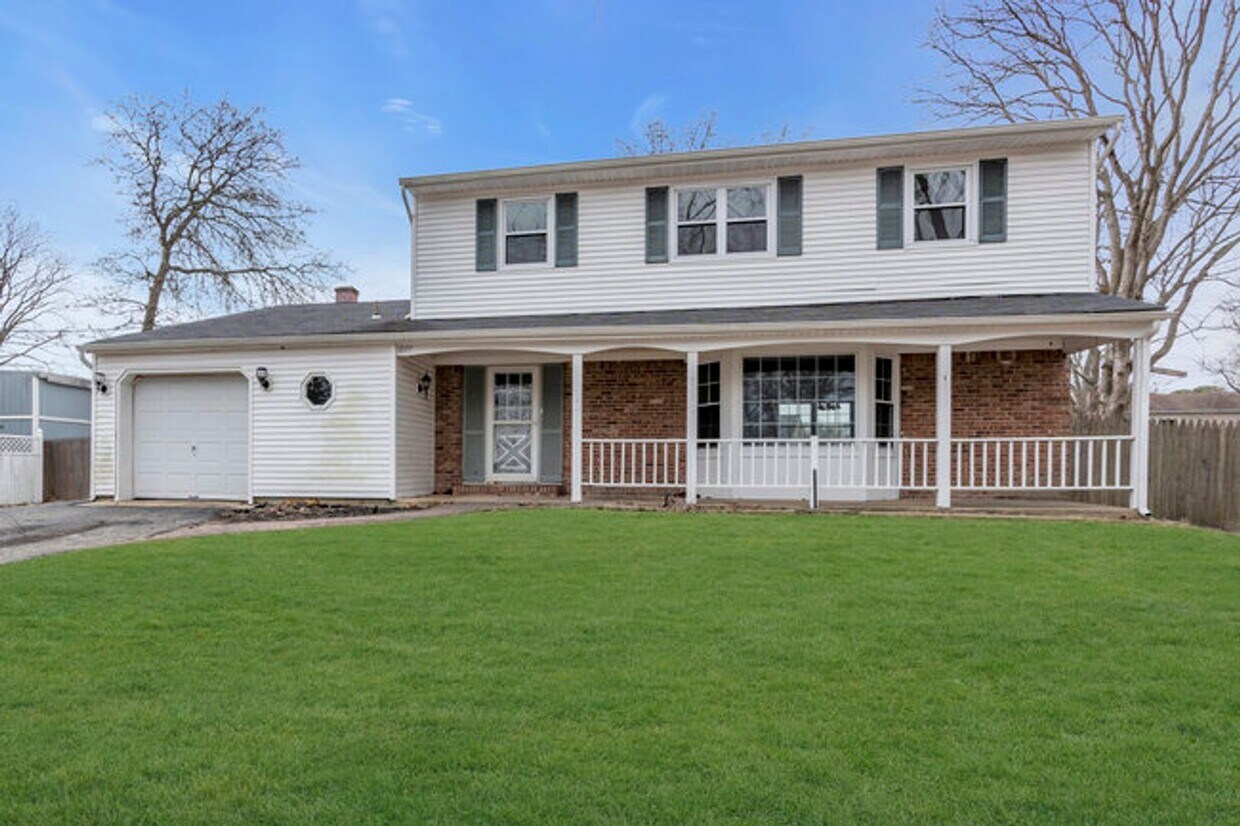 Foto principal - Newly Renovated 4-Bedroom Home with Pool i...