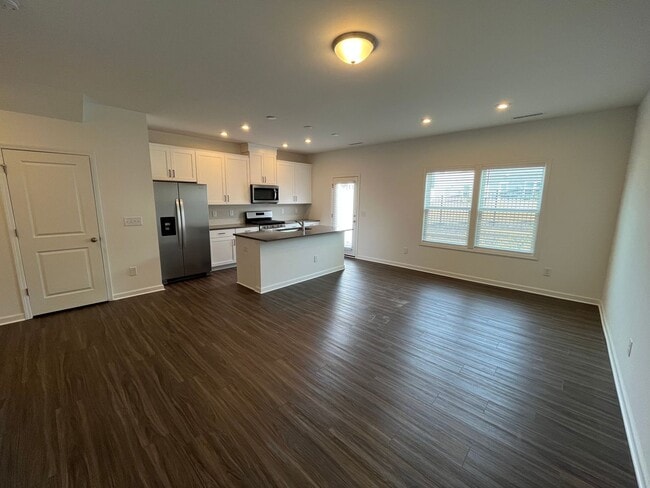 Building Photo - **OFFERING RENT PROMOTION FOR FIRST 6 MONTHS & REFUNDABLE APPLICATION FEES** Stunning 3BD, 2.5BA ...