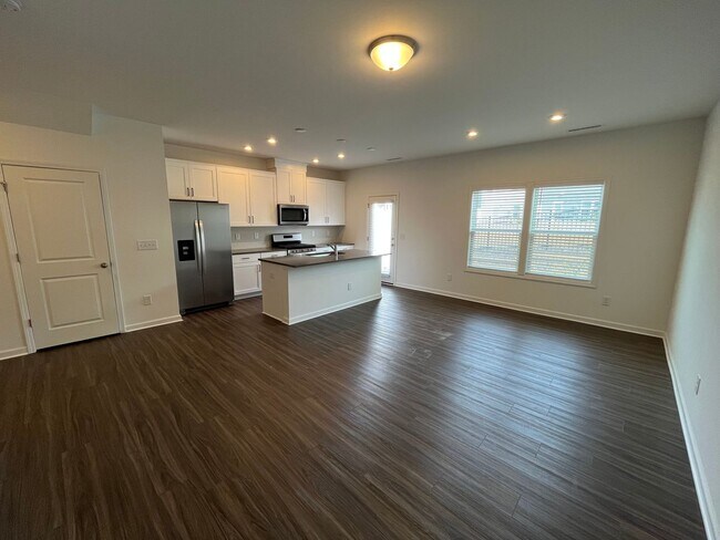 Foto del edificio - **OFFERING RENT PROMOTION FOR FIRST 6 MONTHS & REFUNDABLE APPLICATION FEES** Stunning 3BD, 2.5BA ...