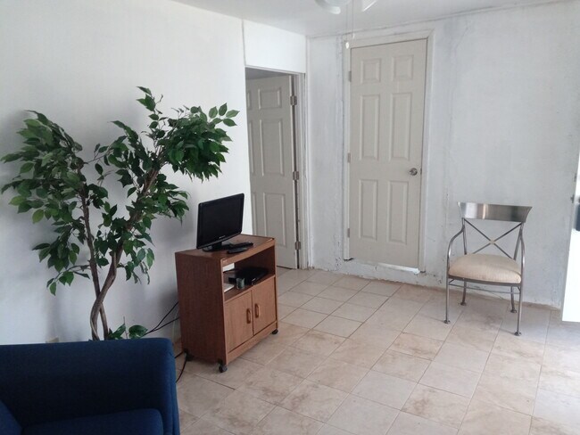 Foto del edificio - 873 Woolfolk St