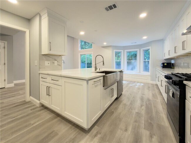 Foto del edificio - 528 Parkstone Ln