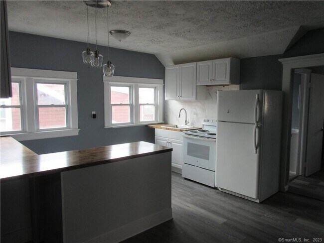 Building Photo - 416 Fairview Ave